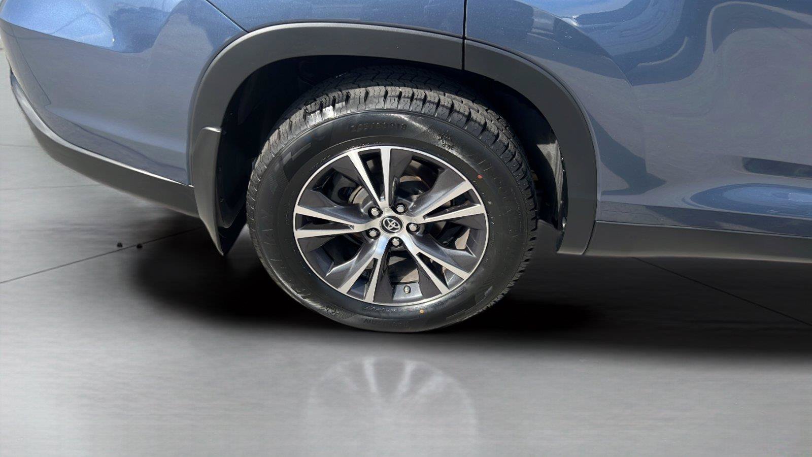 Used 2019 Toyota Highlander Plus AWD/4WD image 22