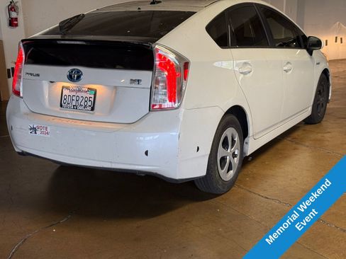 Used 2015 Toyota Prius Four w/ Preferred Accessory Package FWD image 3