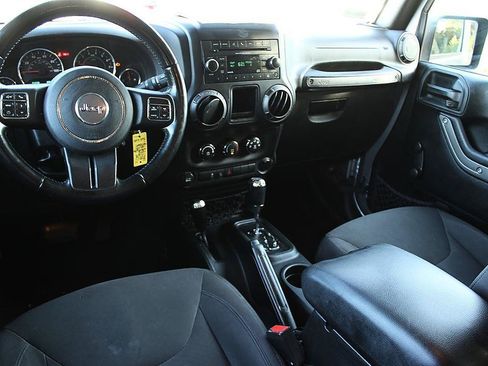 Used 2018 Jeep Wrangler Unlimited Sport w/ Connectivity Group AWD/4WD image 9