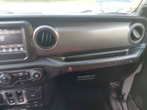 Used 2022 Jeep Wrangler Sport AWD/4WD image 3