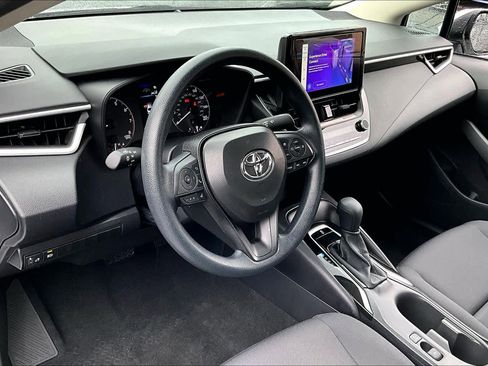 Used 2025 Toyota Corolla LE image 16