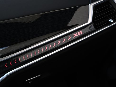 Certified 2025 BMW X5 xDrive40i w/ M Sport Package image 25