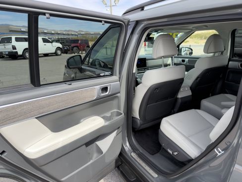 Used 2025 Hyundai Santa Fe Calligraphy FWD image 11