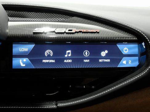 Used 2022 Ferrari SF90 Spider image 21