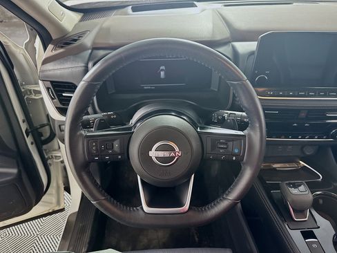 Used 2023 Nissan Rogue Platinum w/ Platinum Premium Package image 17