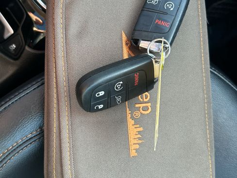 Used 2018 Jeep Compass Limited w/ Navigation Group AWD/4WD image 22