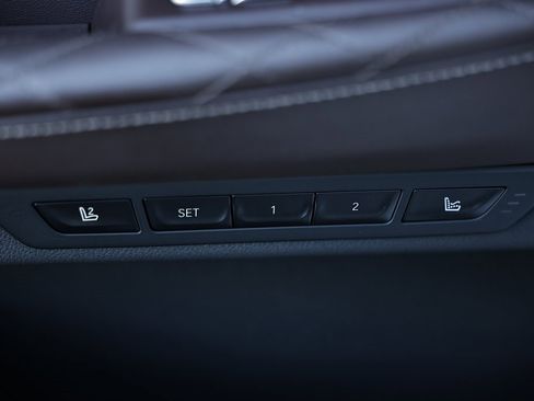 Used 2022 BMW 750i xDrive w/ Luxury Rear Seating Package image 20