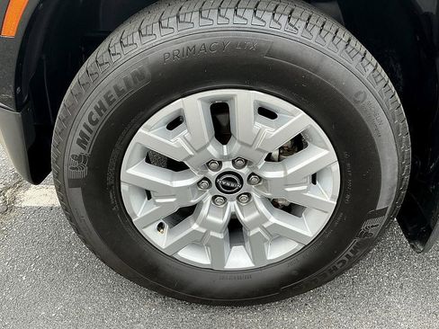 Used 2024 Nissan Frontier SV w/ Technology Package image 10