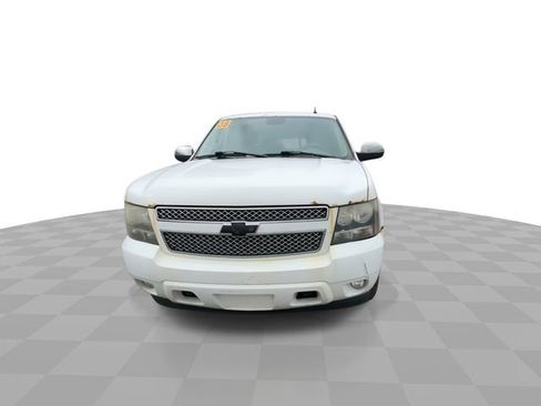 Used 2008 Chevrolet Suburban LTZ w/ LTZ Preferred Equipment Group AWD/4WD image 3