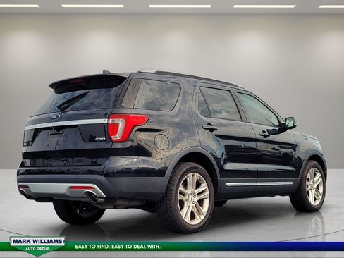 Used 2017 Ford Explorer XLT w/ Equipment Group 202A AWD/4WD image 4