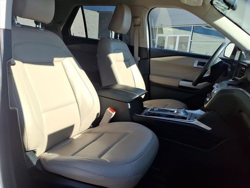 Certified 2022 Ford Explorer XLT w/ Equipment Group 202A image 18