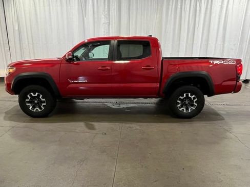 Certified 2018 Toyota Tacoma TRD Off-Road AWD/4WD image 7