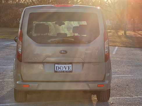 Used 2016 Ford Transit Connect XLT image 5