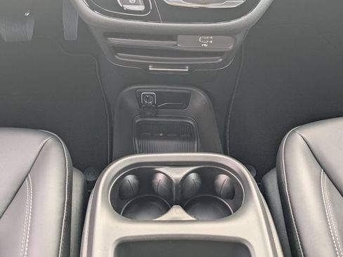 New 2026 Chrysler Pacifica Select FWD image 18