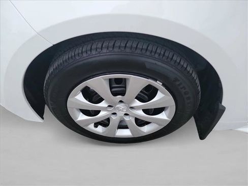 Used 2025 Toyota Corolla LE image 9