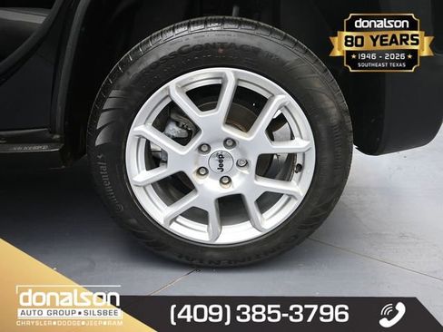 Used 2023 Jeep Renegade Latitude w/ Premium Group image 13