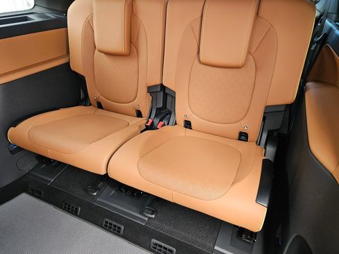 Used 2025 Volkswagen ID. Buzz Pro S Plus w/ Cupholders Package AWD/4WD image 34
