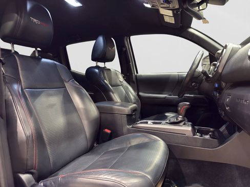Used 2018 Toyota Tacoma TRD Pro image 17