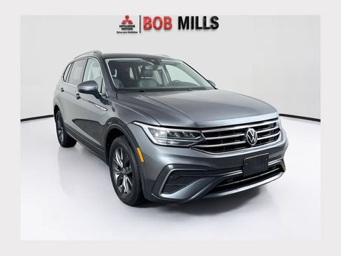 Used 2023 Volkswagen Tiguan SE AWD/4WD image 1