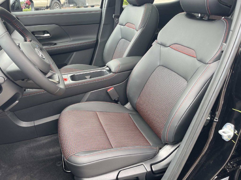 New 2027 Nissan Kicks SR w/ SR Premium Package AWD/4WD image 20