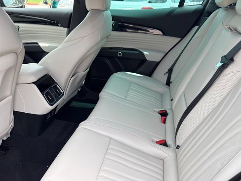 Used 2023 Maserati Grecale Modena AWD/4WD image 38