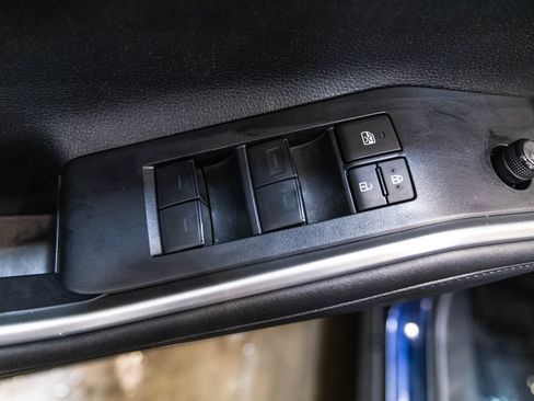 Used 2023 Toyota Highlander XLE AWD/4WD image 20