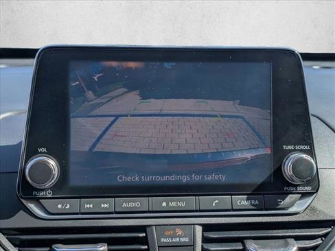 Used 2022 Nissan Altima 2.5 SV FWD image 13