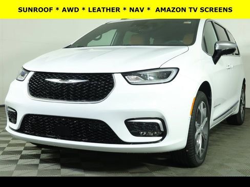 New 2026 Chrysler Pacifica Pinnacle image 3
