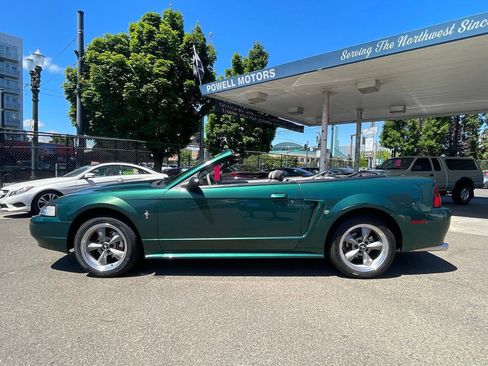 Used 2001 Ford Mustang Convertible RWD image 29