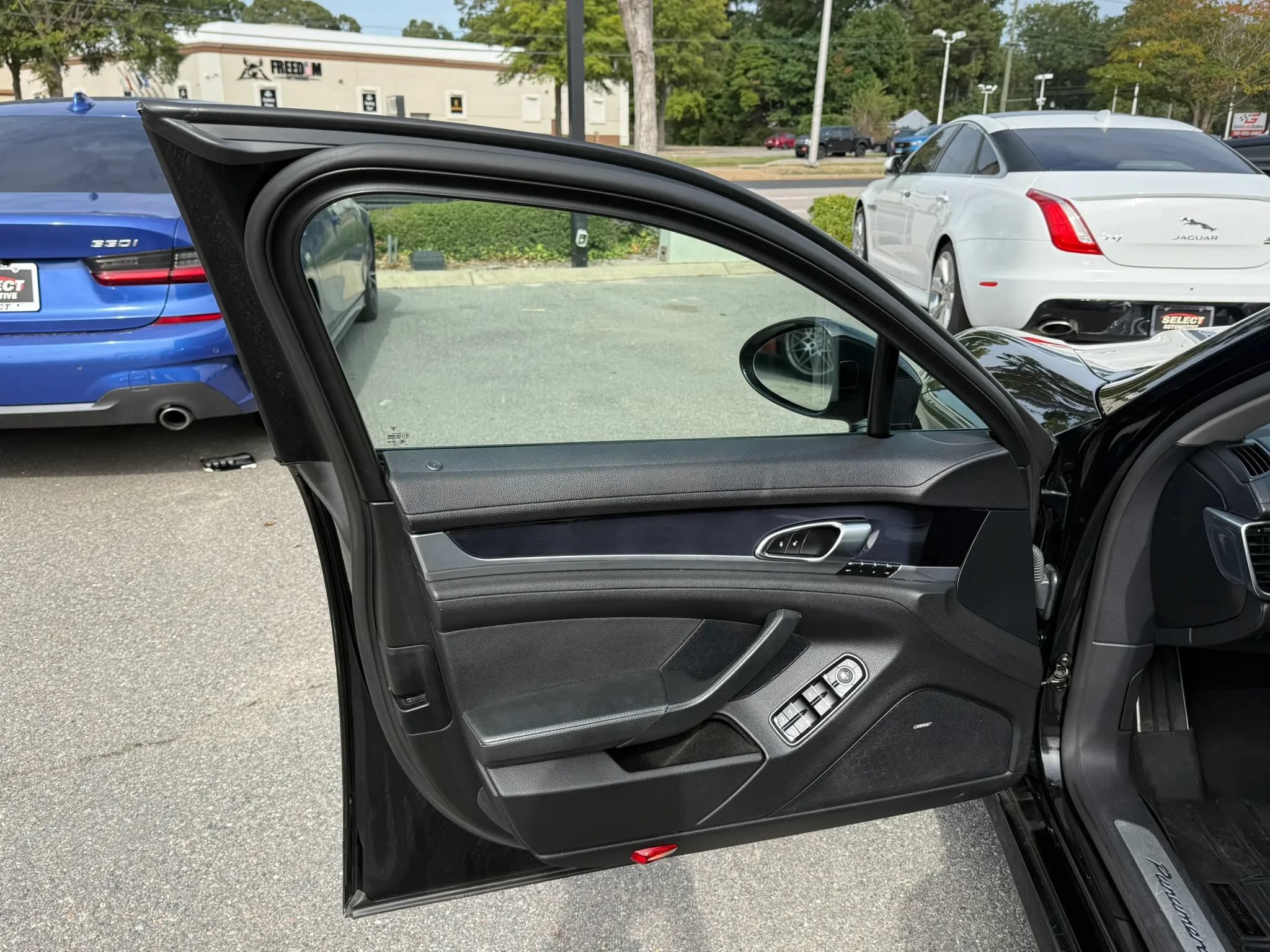Used 2015 Porsche Panamera 4 AWD/4WD image 6