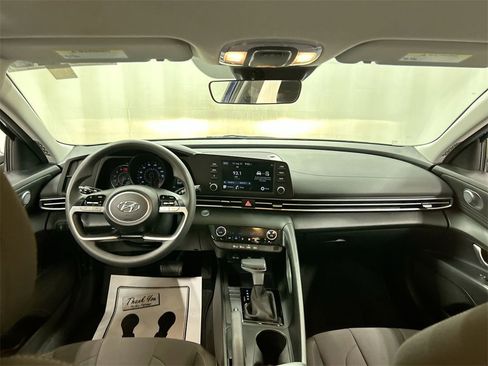 Used 2023 Hyundai Elantra SEL image 18