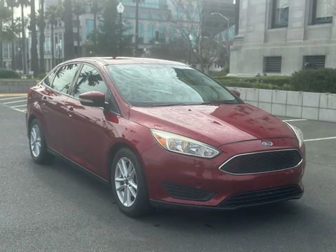 Used 2017 Ford Focus SE image 3