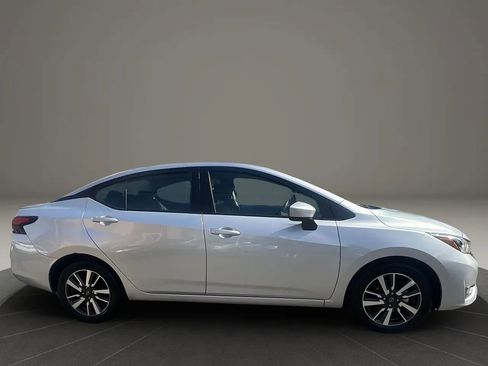 Used 2025 Nissan Versa SV image 4