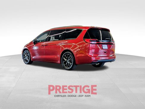 Used 2024 Chrysler Pacifica Limited w/ S Appearance Package FWD image 13