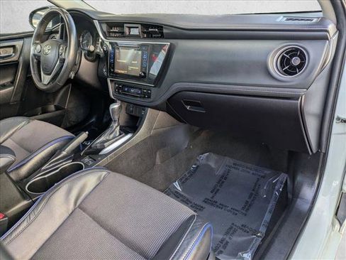 Used 2018 Toyota Corolla SE image 21