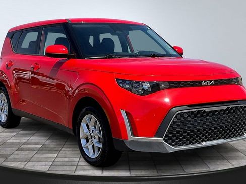 Used 2025 Kia Soul LX w/ LX Technology Package image 4