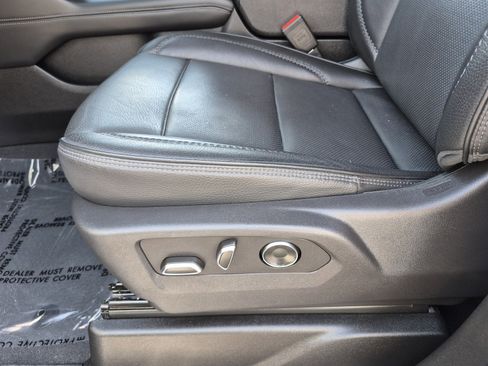 Used 2025 GMC Yukon XL Denali AWD/4WD image 22