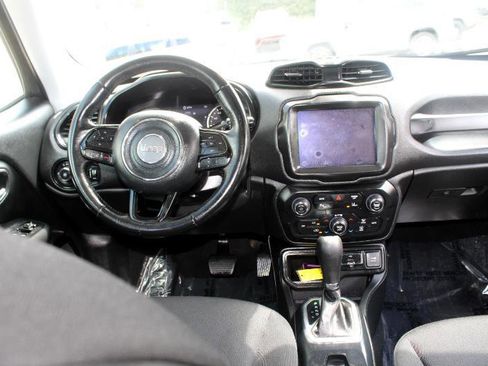 Used 2018 Jeep Renegade Altitude w/ UConnect 8.4 Nav Group image 9