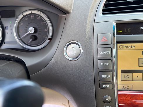 Used 2011 Lexus ES 350 w/ Preferred Accessory Package FWD image 18