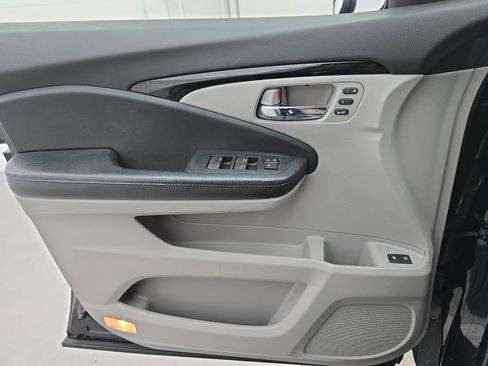 Used 2016 Honda Pilot Touring image 28