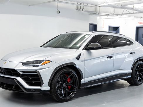 Used 2021 Lamborghini Urus image 1