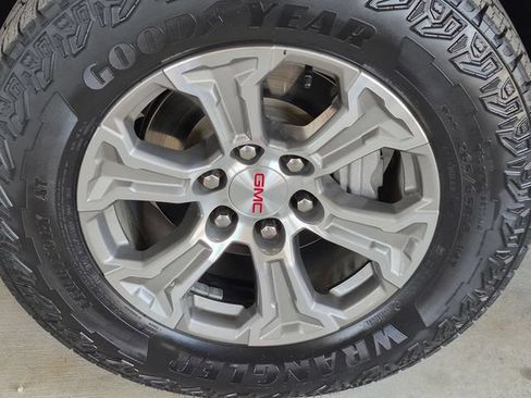 Used 2023 GMC Sierra 1500 SLT AWD/4WD image 27