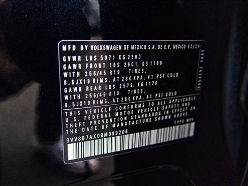 Used 2024 Volkswagen Tiguan SE R-Line image 27