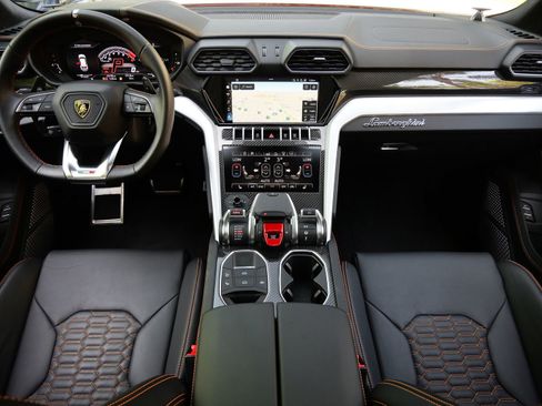 Used 2021 Lamborghini Urus AWD/4WD image 7