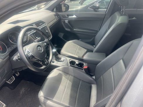 Used 2021 Volkswagen Tiguan SE R-Line FWD image 4
