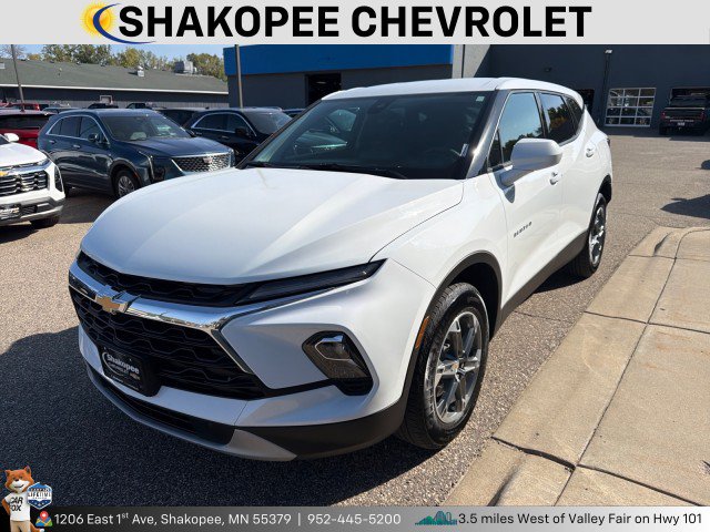 Used 2025 Chevrolet Blazer LT AWD/4WD image 1