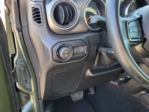 Used 2021 Jeep Gladiator Sport image 18