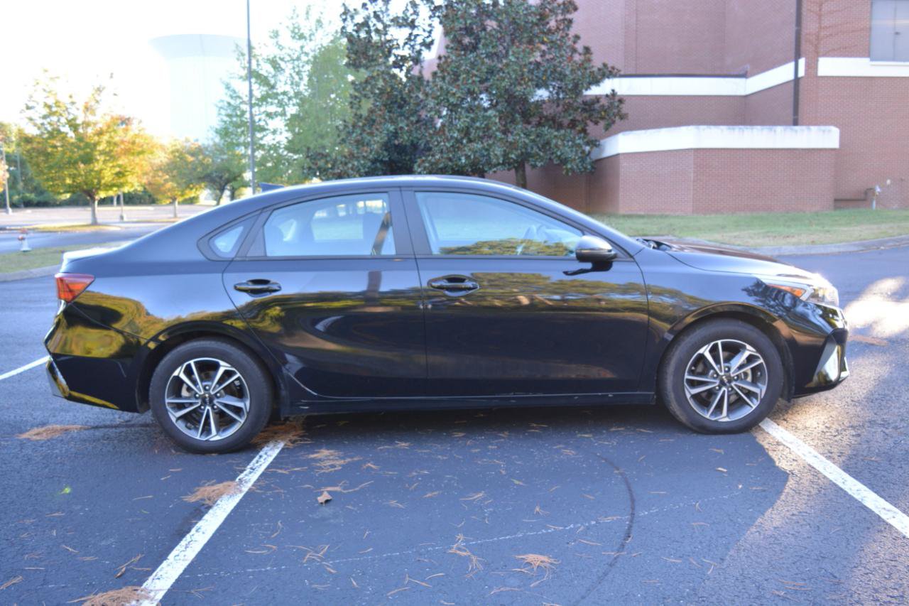 Used 2023 Kia Forte LXS w/ LXS Technology Package FWD image 4