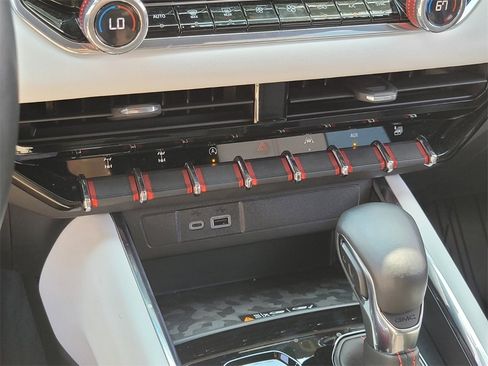 Certified 2024 GMC Canyon AT4X image 19