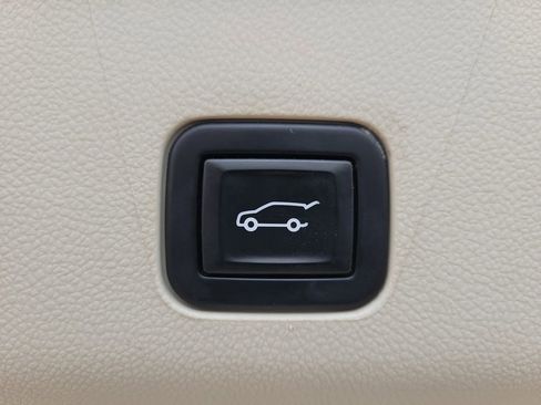 Certified 2022 Cadillac Escalade Premium Luxury Platinum image 9